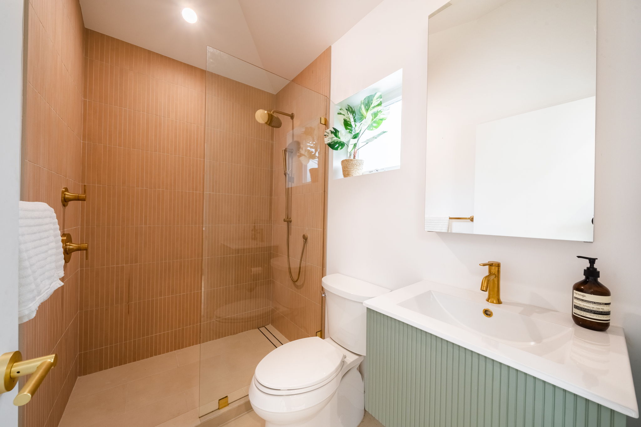 Photo Studio & Guest House